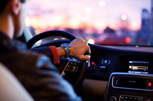 L’assurance jeune conducteur est souvent très coûteuse à cause du manque d’expérience des jeunes susceptible de causer des accidents.