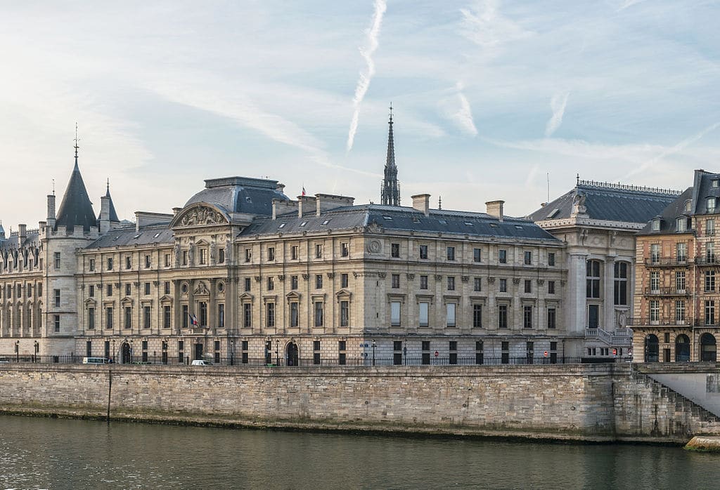 Maître ANTEBI - La loi californienne qui permet de déshériter un enfant a pris le pas sur la loi Française