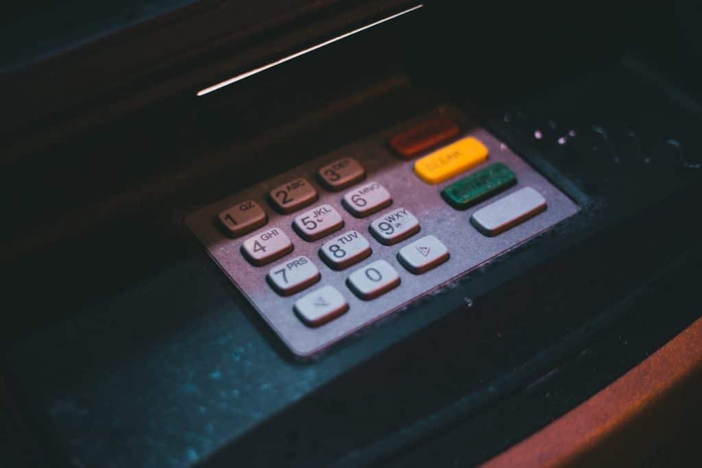 Retraits sur le compte bancaire de la défunte et recel successoral