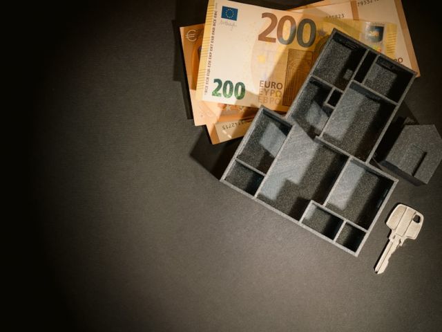A bunch of keys sitting on top of a pile of money