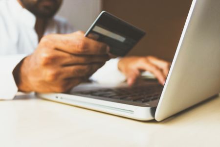 Successions : quand les dons manuels et la procuration bancaire déclenchent la guerre entre héritiers